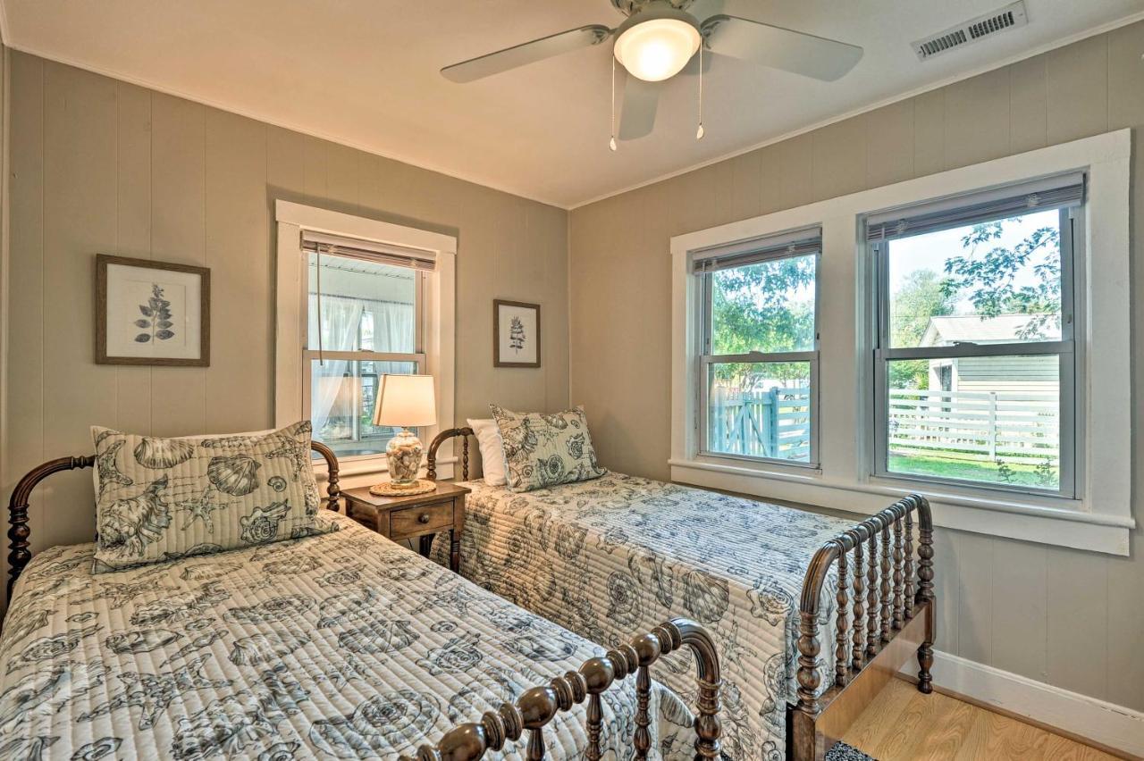 The Blue Crab Cottage - 3 Blocks From The Beach! コロニアル・ビーチ エクステリア 写真
