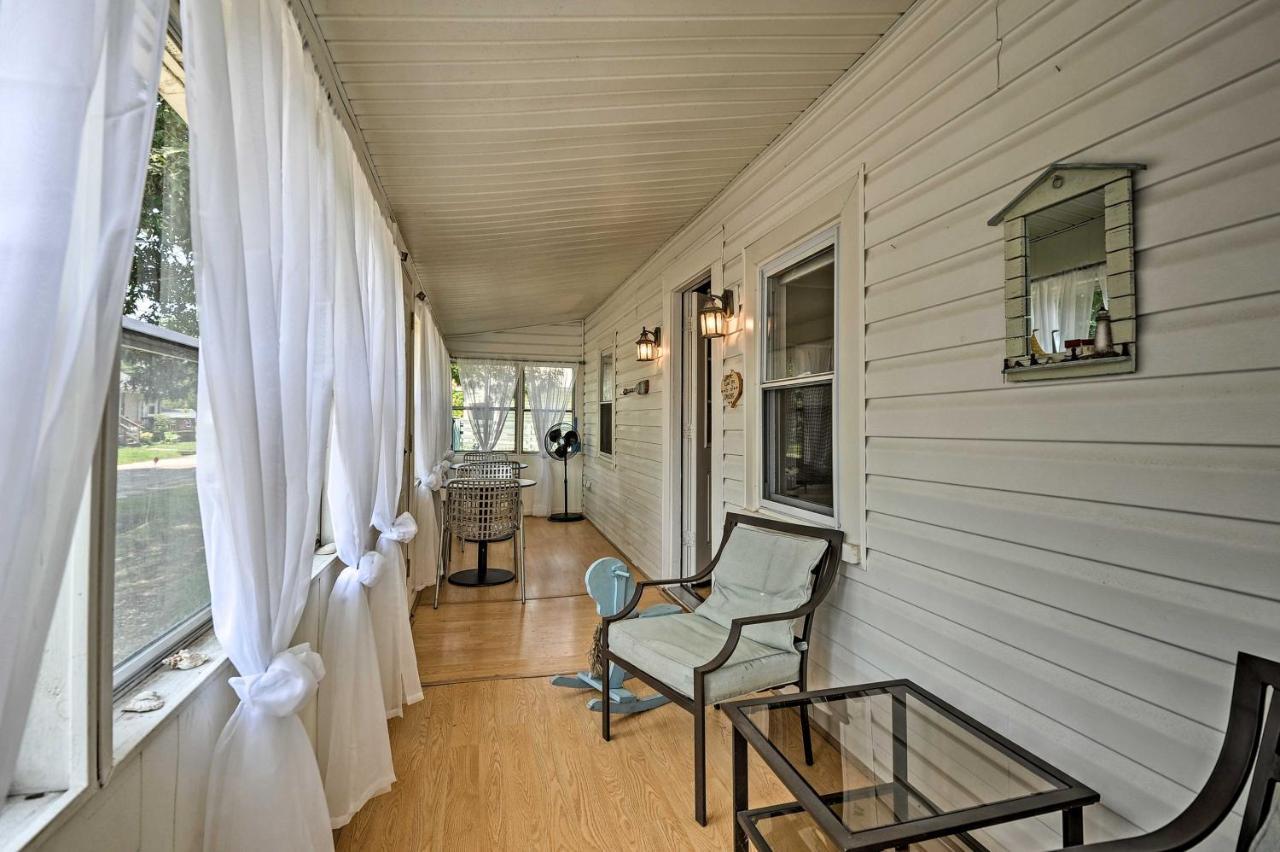 The Blue Crab Cottage - 3 Blocks From The Beach! コロニアル・ビーチ エクステリア 写真